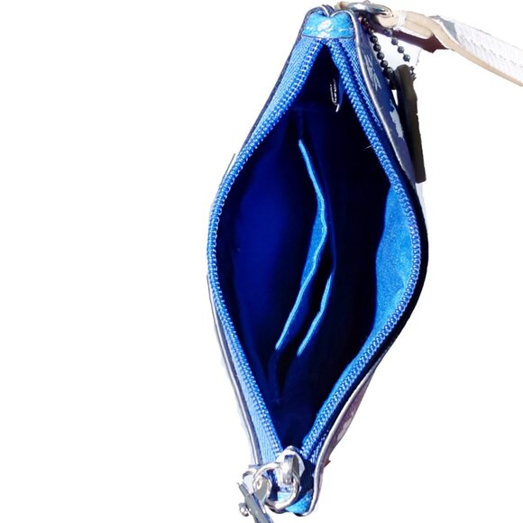 Coach Badlands Blue & White Floral Wrislet - 6"x4" - Picture 6 of 6